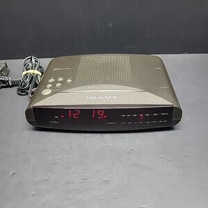 Vintage Magnavox AJ 3240/17 AM/FM Dual Alarm Clock Radio Tested